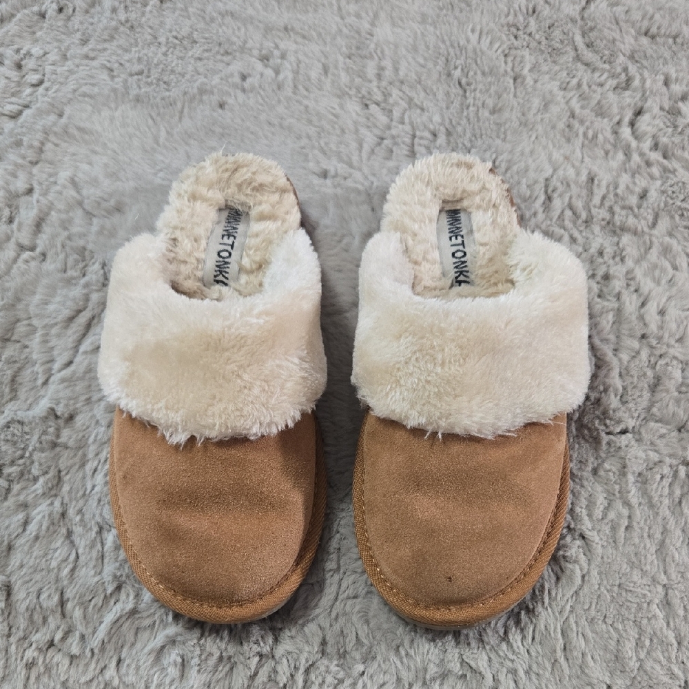 Minnetonka suede furry plush slip on slippers size 10